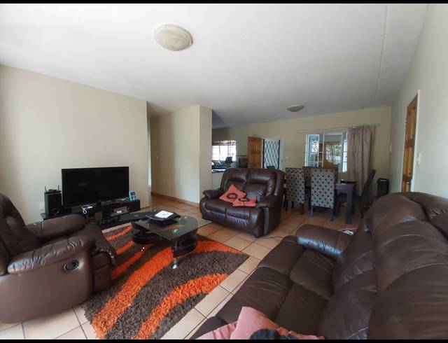 3 BEDROOM SECTIONAL TITLE TO LET IN NORTH RIDING